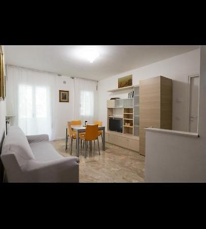 Apartment Angy Mira Luaran gambar